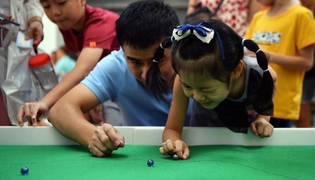 珠子|孩子狂喊肚子痛,并吐出无数绿色液体,检查结果让医生大惊失色