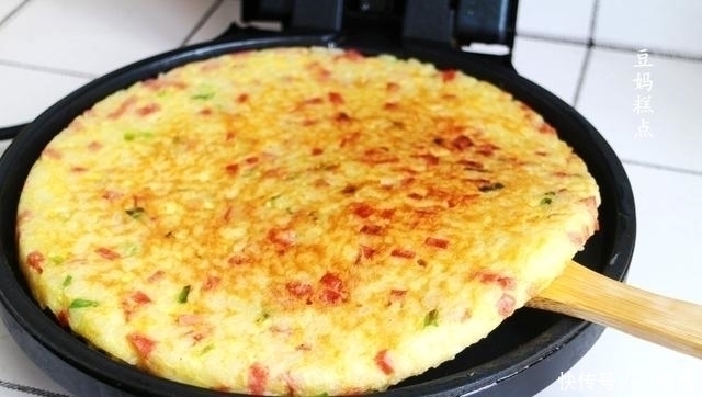 从准备到开吃,5分钟足够,这早餐饼营养全,我家一周至少做2次