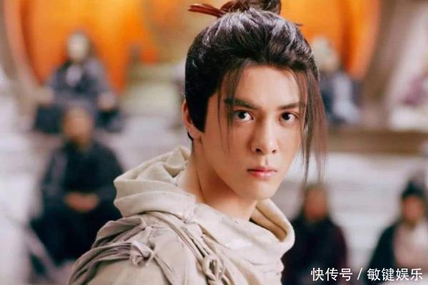 杨过@黄衫女唯独对张无忌那么温柔,不是她多情,你看看她父亲是谁