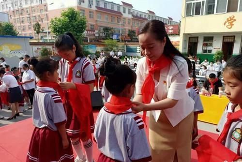 文艺|唐河县第六小学举行庆祝建党一百周年新队员入队仪式暨六一文艺汇演