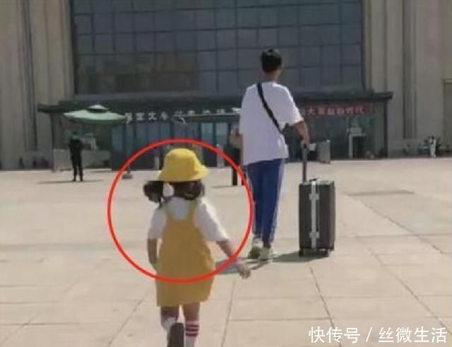 妹妹|和相差20岁的妹妹逛超市,哥哥蹲地诉苦,妹妹:凭啥只给嫂子买?