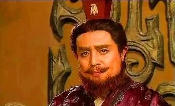 工人在小山坡施工，意外发现尘封两千多年的古墓，揭开一传奇王朝