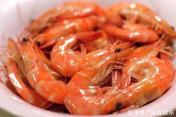 白水煮虾时,别再只会加盐和生姜了,多加2个料,虾肉不会腥更香