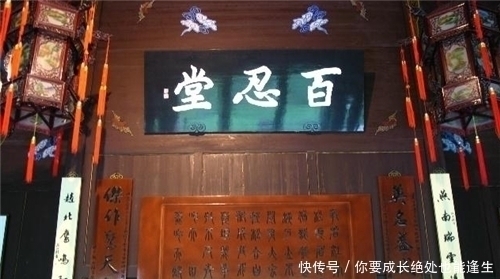 |沙雕动画,搞笑:被鸡啄得下不了床,告诉你什么叫恨之入骨!