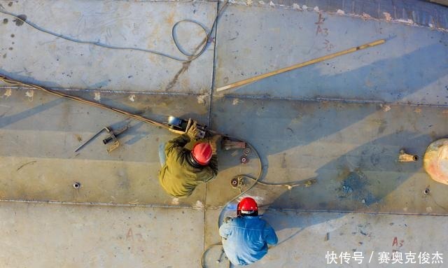 见过海洋牧场看护船建成后下水的场景吗？这才叫迷人的风景线