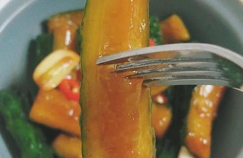 腌黄瓜原来如此简单，我家一周做3次，吃起来嘎嘣脆，越吃越上瘾