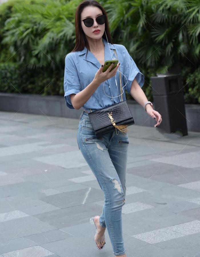 牛仔裤 小姐姐衬衫搭配牛仔裤, 让你美得从容又大气, 穿起来舒适时尚