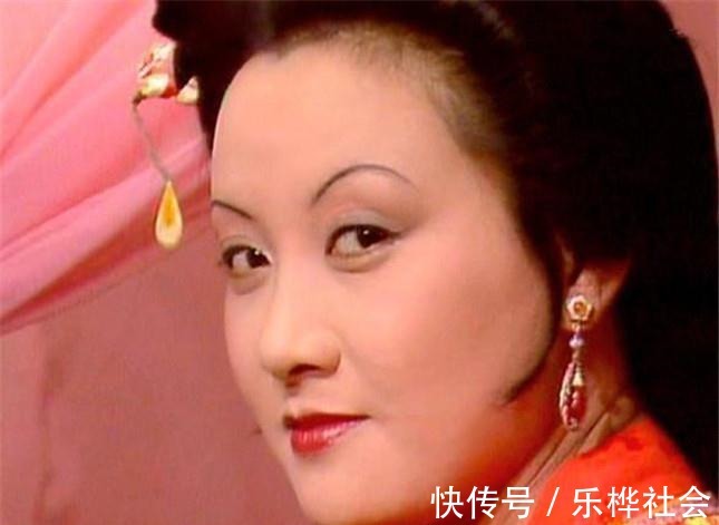 红楼梦$红楼梦:凤姐“指桑骂槐”,直接把宝钗骂得心跳加速、热血上涌