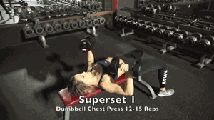 美国健身博主，长期健身，饱满身材，吸粉60万，太吸引目光了