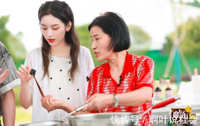 中餐厅|《中餐厅》开播丁真呆萌可爱很圈粉，宁静两上热搜争议多