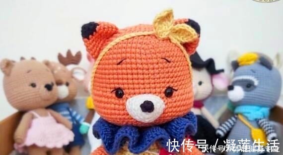 手摇铃|钩针公仔图解背小鸡包的狐狸和手摇铃图解来啦！