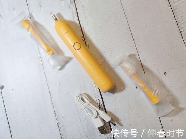 咸蛋超人|孩子排斥刷牙的原因?种草两款儿童电动牙刷,让孩子爱上刷牙