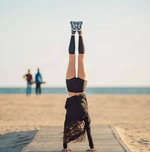 四柱式|瘦手臂其实并不难,不妨试试练习瑜伽,甩掉脂肪,塑造线条感