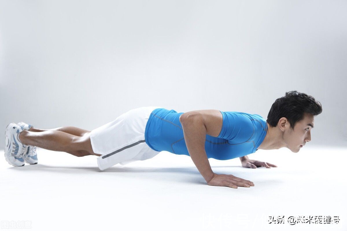 肩部|俯卧撑的正确姿势,做好4个细节,提升训练效果