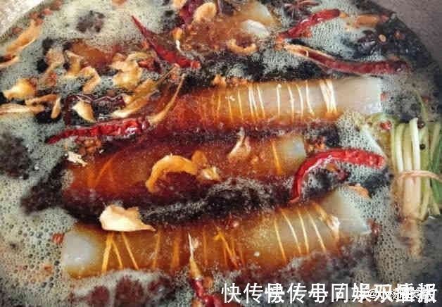 猪皮别只会做皮冻，学会这种做法，比猪蹄更补胶原蛋白