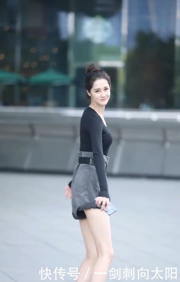 白净|时尚街拍很少见这么白净清纯的女孩子了