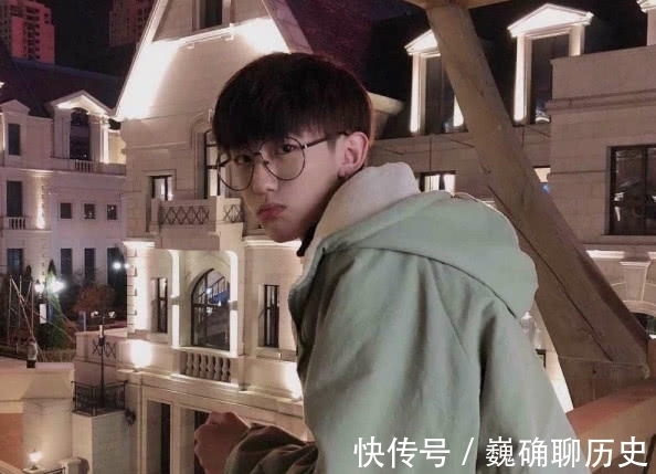 情头|最不像情侣的“情头”:你值得我珍藏一生,疯狂整个青春!