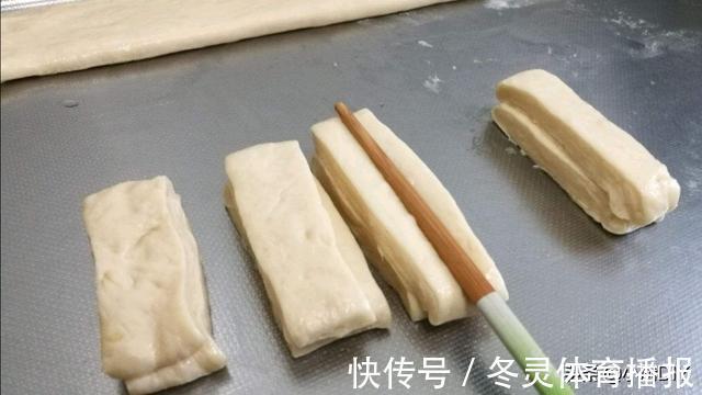 发酵|炸油条时,切记“1忌2放”窍门,油条又大又脆,10小时不回软
