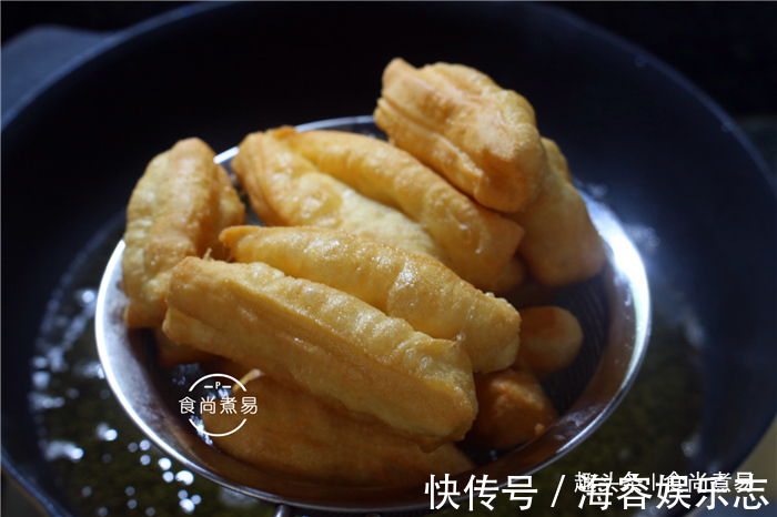 添加剂|油条自己在家做,蓬松香软又清爽,好吃不油腻,比市售的健康