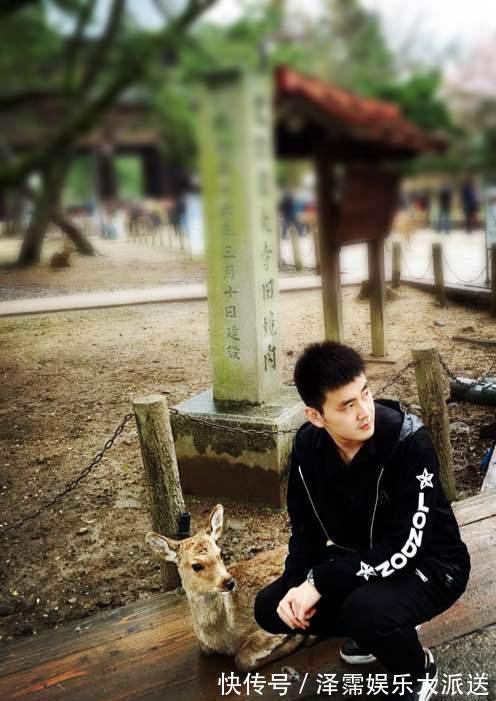 《新聞聯(lián)播》33歲新主持嚴(yán)於信，琴棋書畫樣樣精，戴鉆戒名草有主