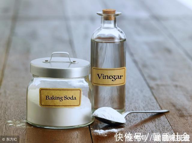 小苏打加白醋里太厉害了,好多人的难题全都解决了,看完抓紧试试
