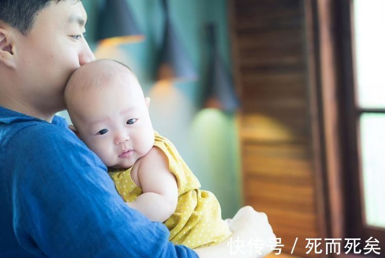 学步车|家长的3种行为,影响宝宝脊柱发育,长大可能“矮”人一截