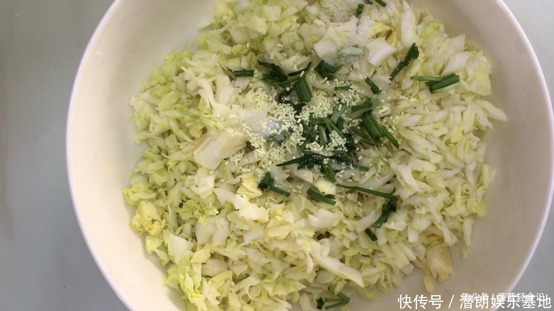 不和面做懒人素食包子,皮薄的像纸一样,吃到撑也不长肉,太鲜了