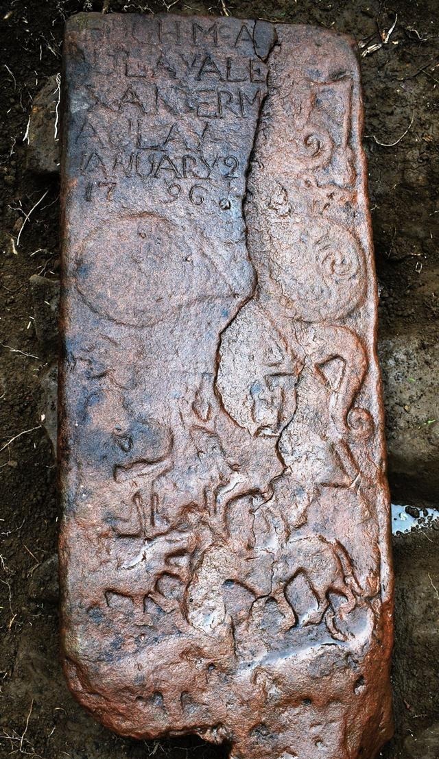 皮克特族|苏格兰发现“碑中碑”,18世纪的墓碑,还隐藏着8世纪的墓碑