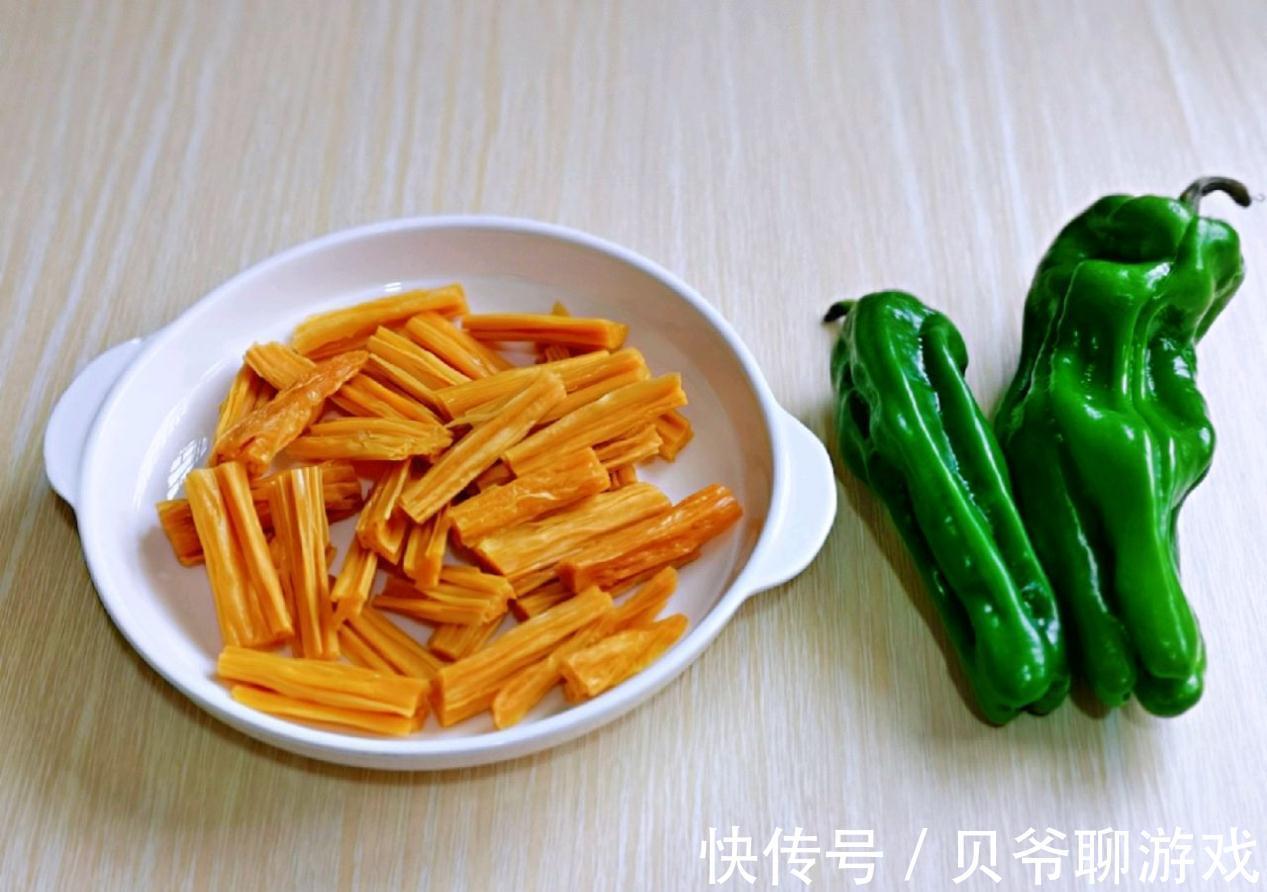 腐竹的家常做法，青椒炒腐竹，5分钟做好一道菜