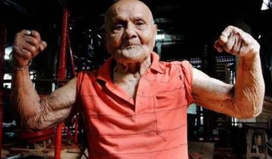 1位“壽星”的長壽秘訣：過了50歲，偷偷吃3樣食物，長壽更偏愛你