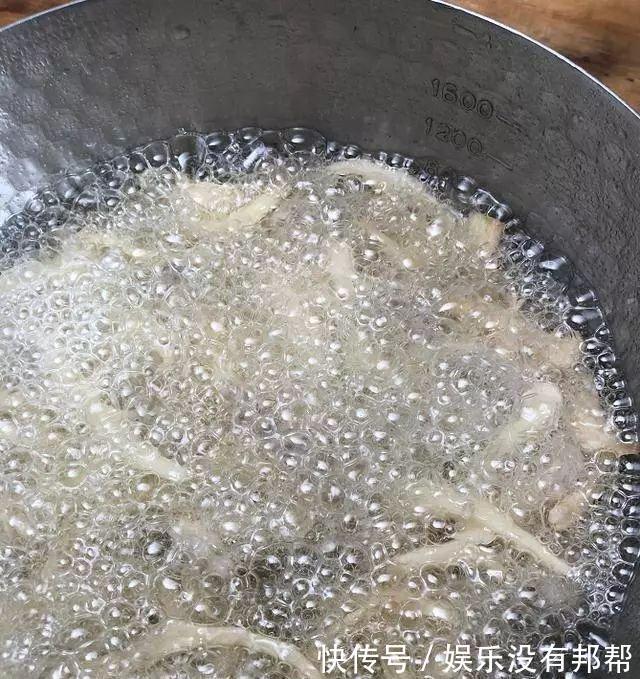辣椒粉|快手椒盐酥脆炸蘑菇,只需3个步骤!手残党肯定也能驾驭的了!