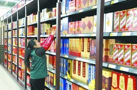 公认|大润发最可惜的白酒,被遗忘在货架最底层,味道丝毫不输茅五剑