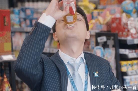 正版|最成功的“山寨饮料”请谢霆锋代言后逆袭,正版却成了陪衬品