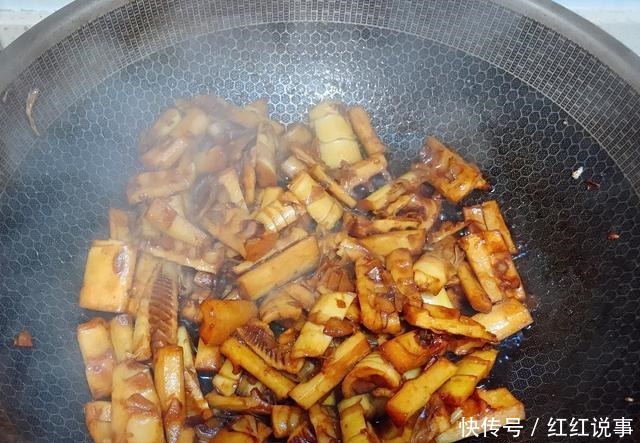 春笋还是用油焖、油焖的方式为主,鲜嫩爽口,做法简单且营养丰富