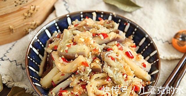 蒜香茄子|入秋后,这食材正当季,蒸熟拌一拌,口感软嫩味道鲜,好吃到光盘!