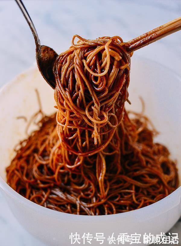 两碗|面条这样做,孩子又多吃了两碗,只要几分钟就能完成,味道真香