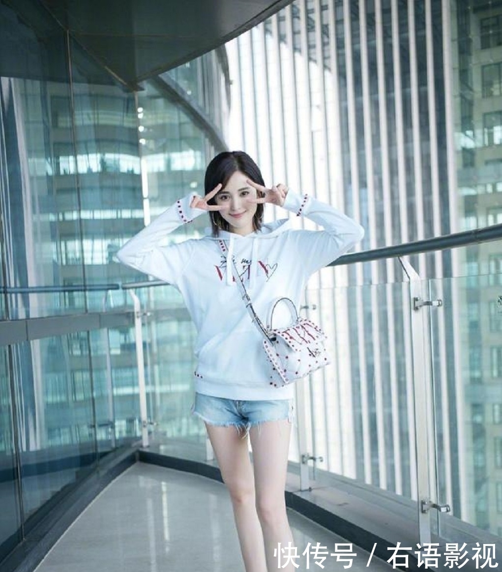 底裤|卫衣下面少配打底裤,今春跟着明星学穿搭,时髦气质美到爆