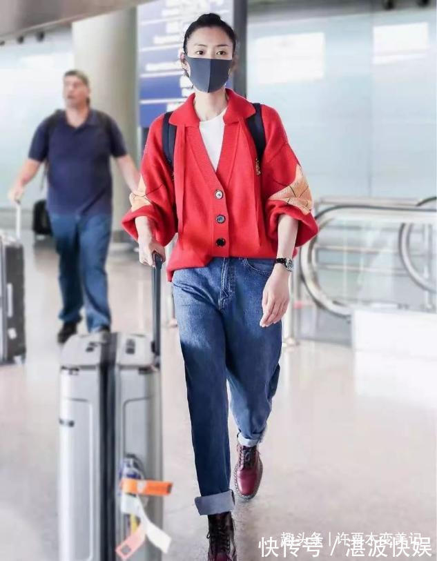 搭配 今秋火了一种穿法,叫“毛衣+奶奶裤”,保暖又时髦,谁穿谁好看