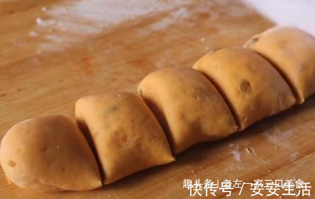 红薯加2个鸡蛋,教你新吃法,简单营养又解馋,孩子隔三差五想吃