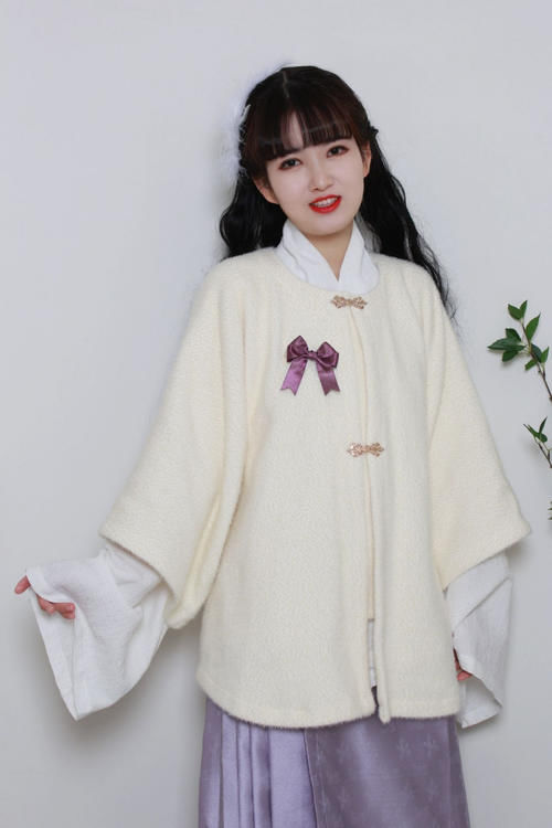 穿汉服不一定要配古风发髻，这几种简约发型也很好看，时尚又减龄