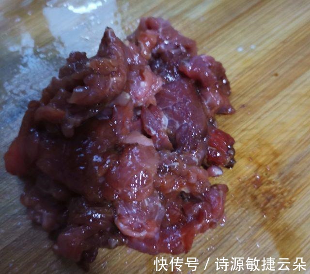 金针菇|金针菇蒸牛肉,香喷喷的下饭菜!
