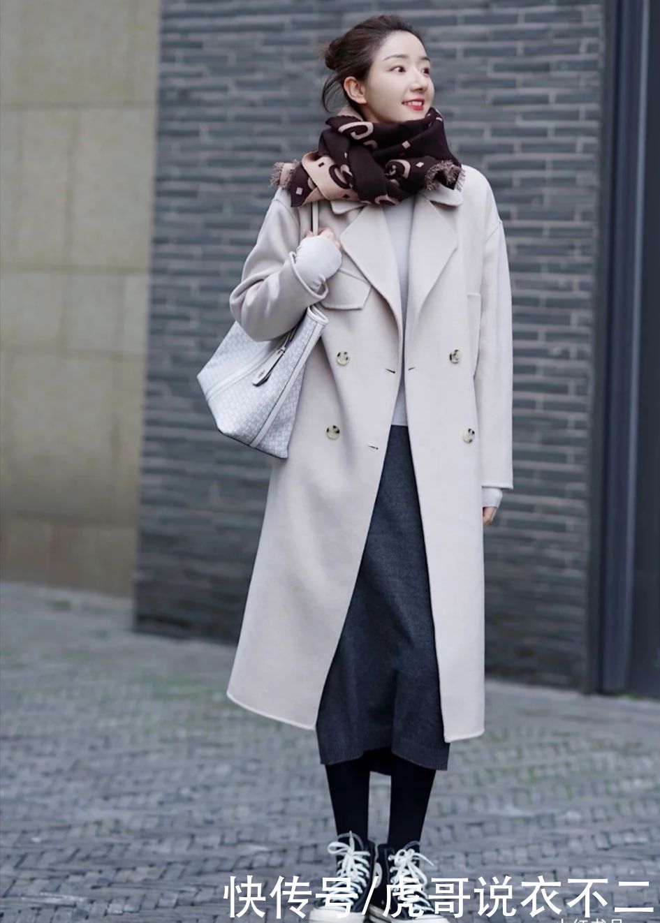 打底裤简直是冬季的“百搭神器”，让搭配变简单，保暖时尚都OK