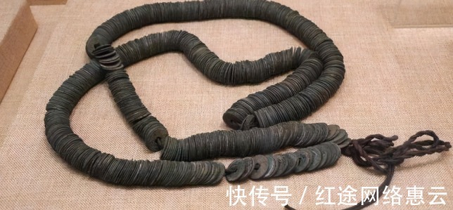 林冲|林冲买刀用一千贯,武松打虎获赏一千贯,一千贯相当于现在多少钱