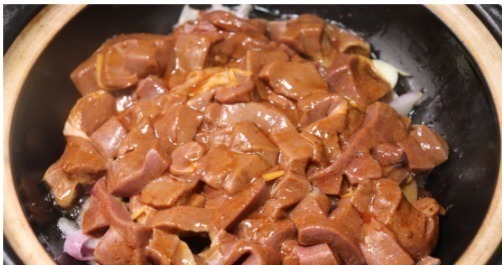 搅拌均匀|猪肝这样吃真过瘾,不加一滴水,鲜嫩多汁没腥味,上桌瞬间抢光光