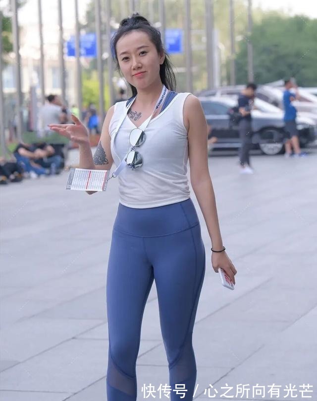 打底裤|打底裤凸显小蛮腰身材，适合自己最重要，彰显清爽又个性魅力