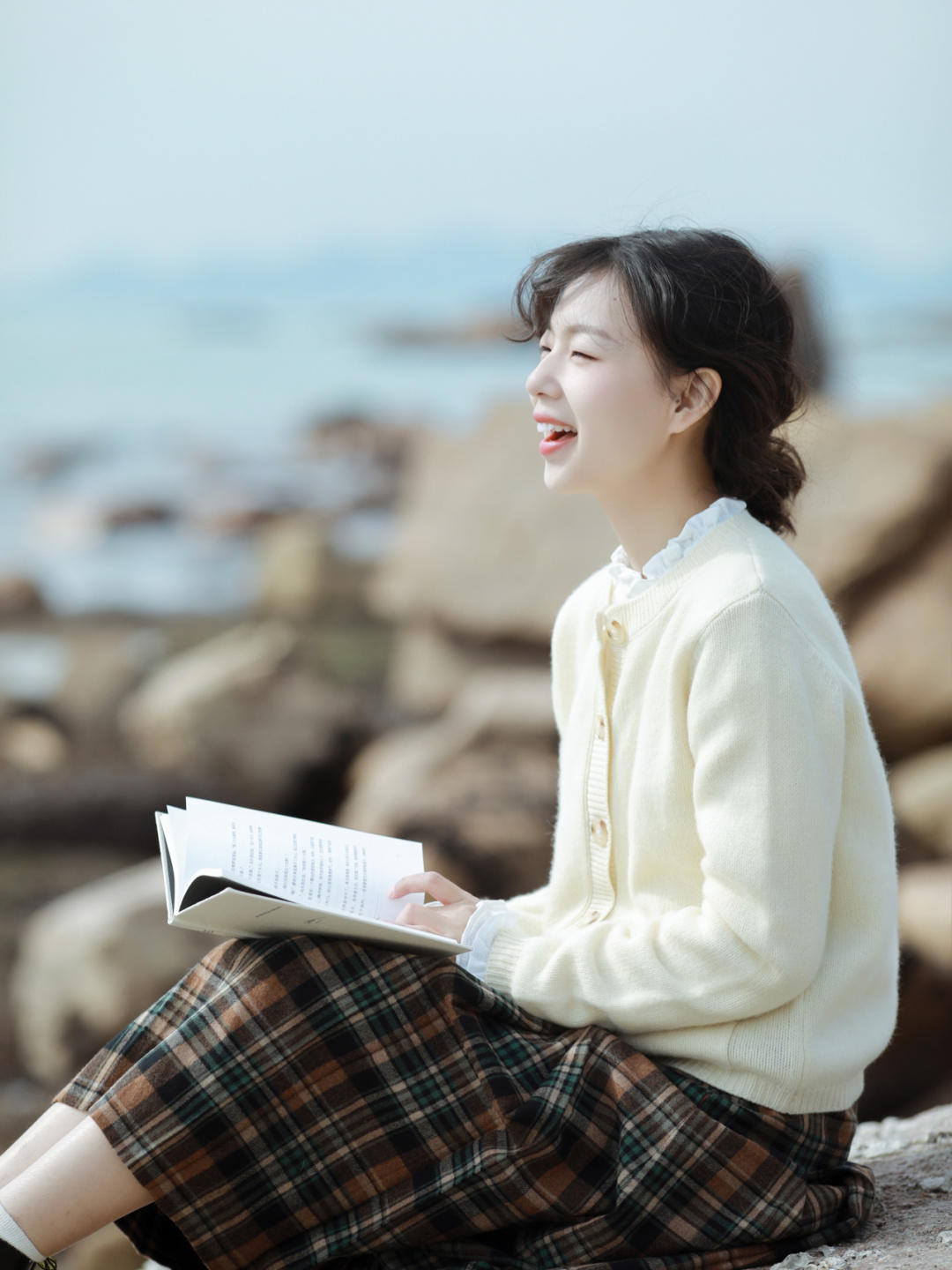 个子|小个子女孩快冲!今冬穿一条格纹裙就够了,养眼减龄还耐看