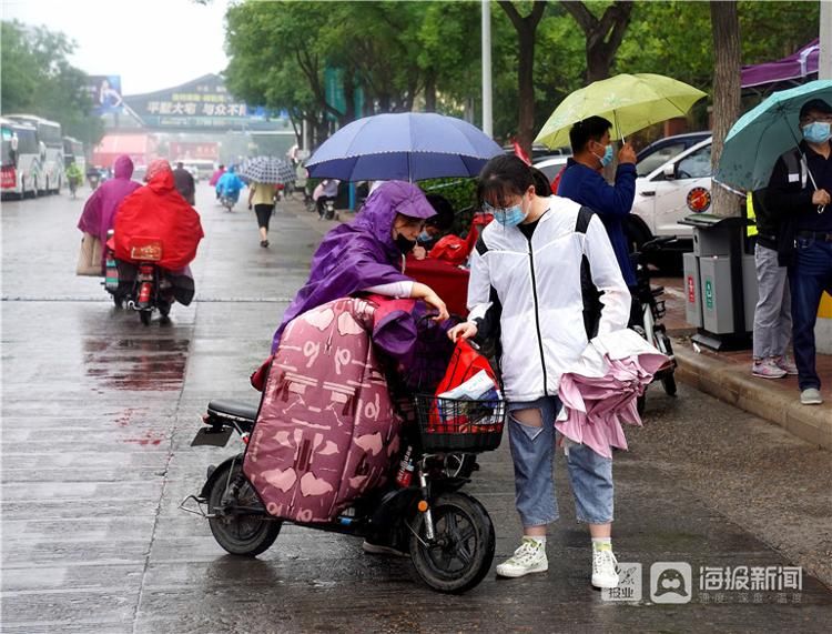 高考|高清组图丨高考邂逅雷雨天！看德州高考学子风雨赶考