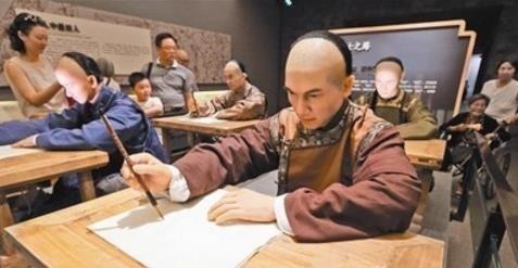 科举考试!乾隆出绝对选状元, 一考生对不出打算走, 却被乾隆当场定为状元!