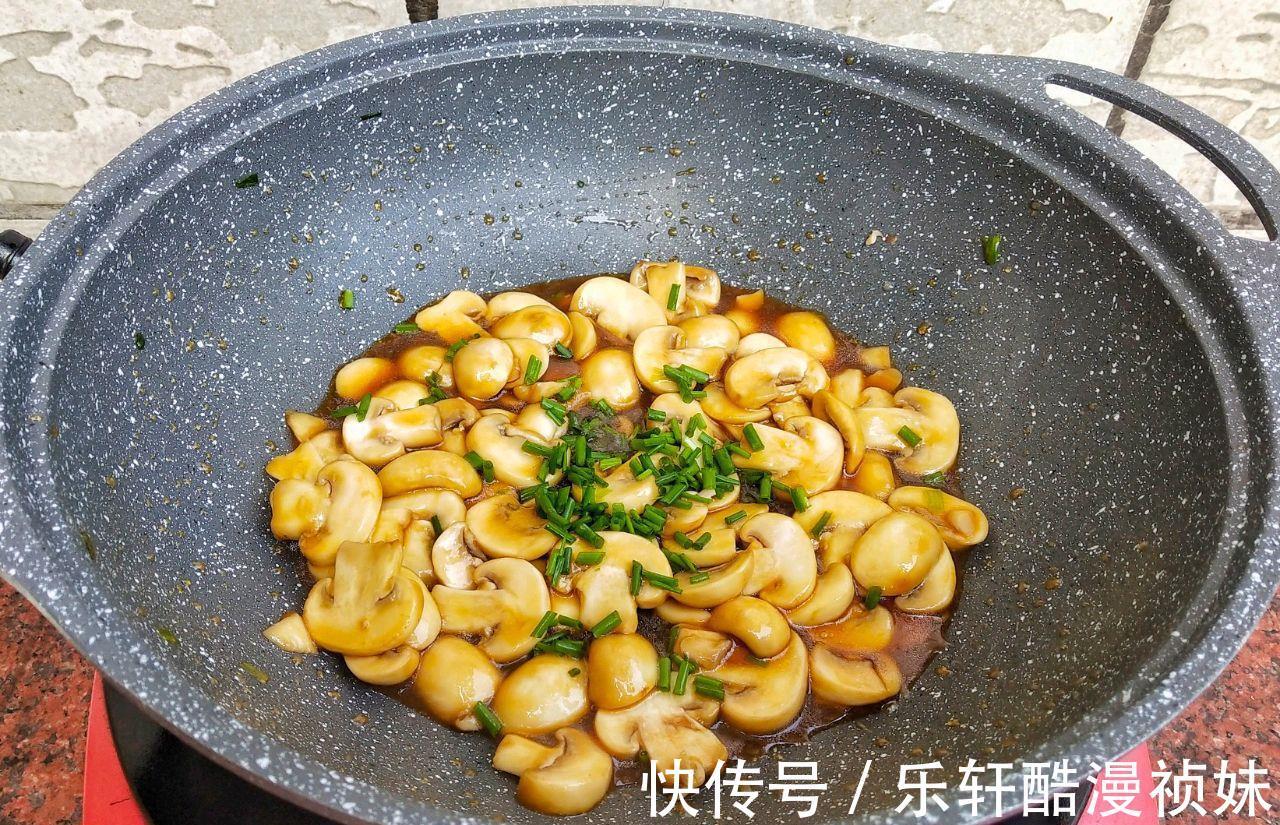 秋天，这菜这么做鲜美极了，不放肉也香