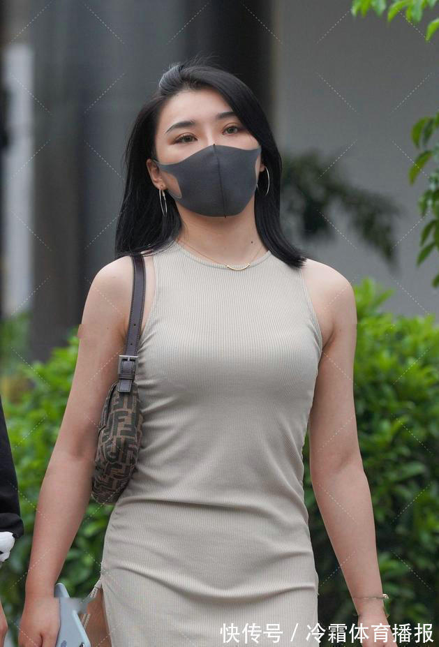 针织裙 简约又气质的针织裙,穿起来显得非常漂亮,瞬间提升时尚感